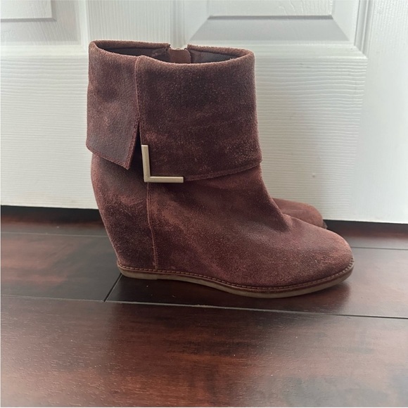 Size 8.5 Johnston & Murphy Brynn Burgundy Suede Wedge Zip Ankle Boots Shoes - Picture 3 of 7